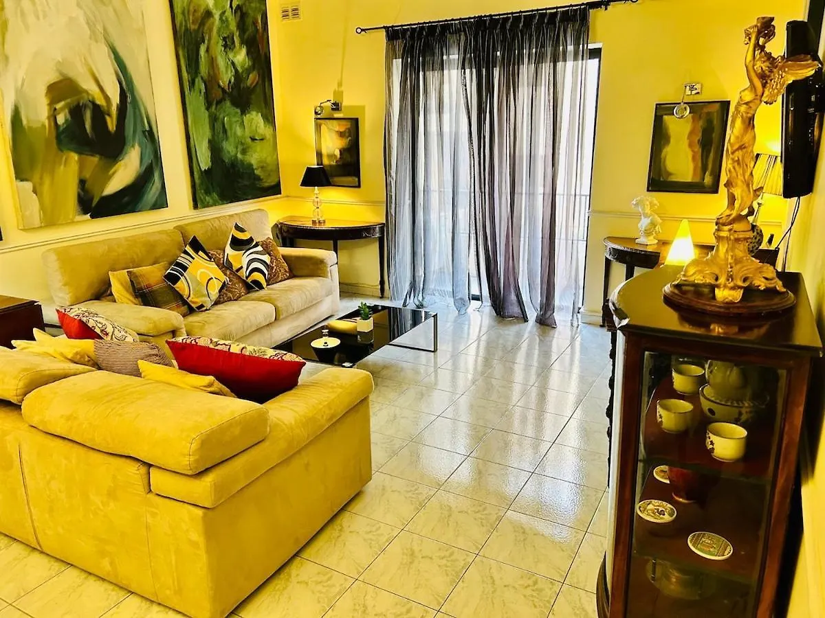 Central Comfort - 4 Bdr Apartment, Artfully Designed Gzira 0*,  Malta