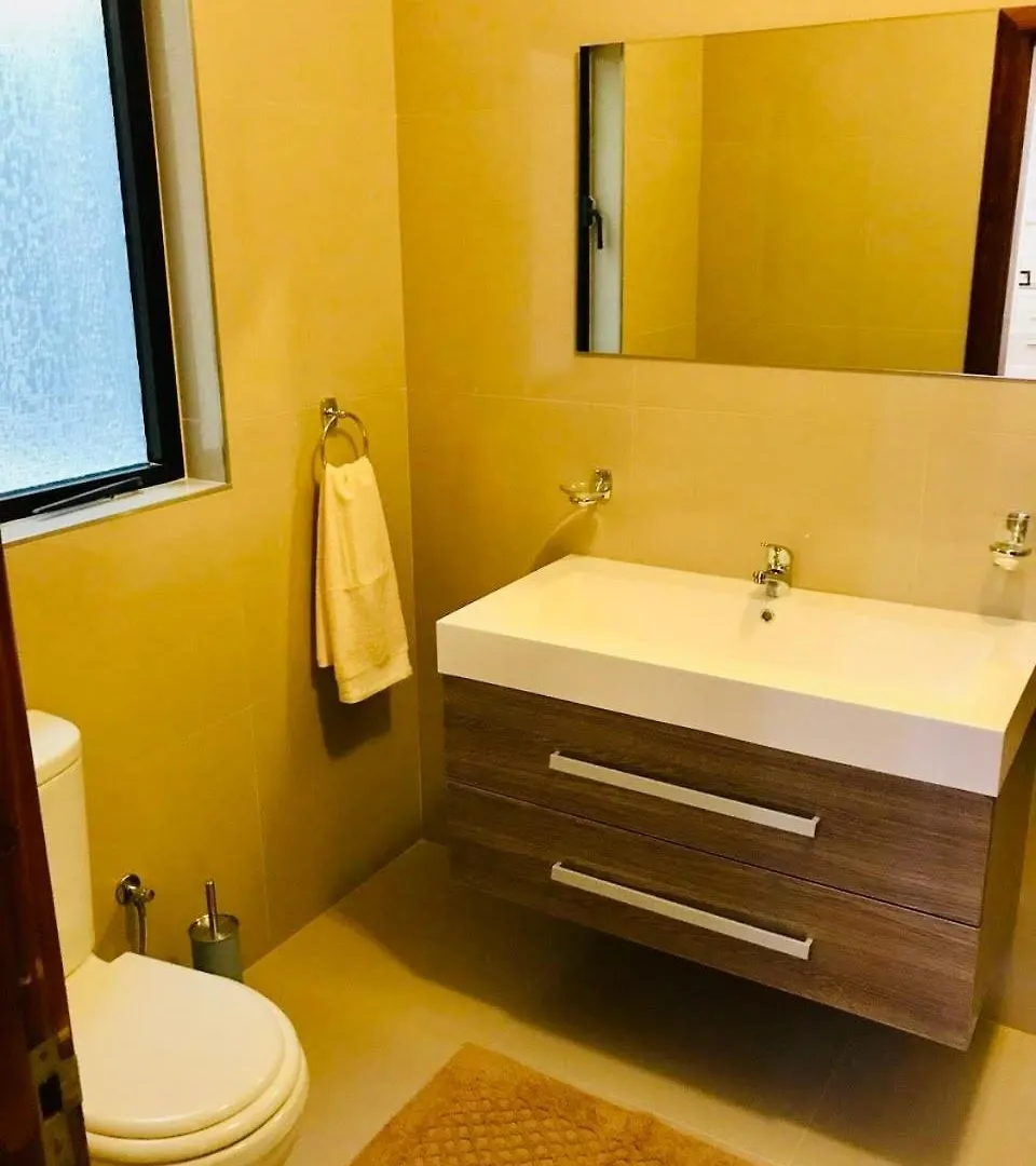 Central Comfort - 4 Bdr Apartment, Artfully Designed Gzira Malta