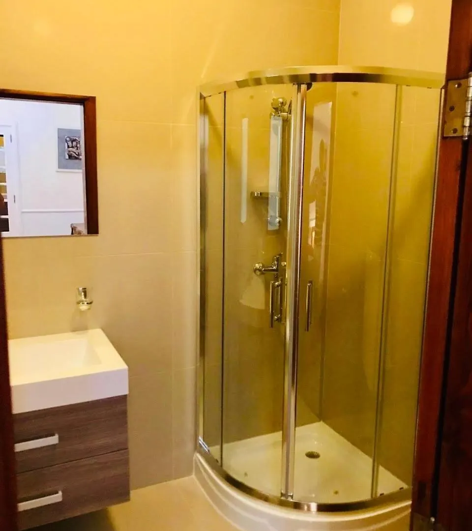 Central Comfort - 4 Bdr Apartment, Artfully Designed Gzira 0*,  Malta
