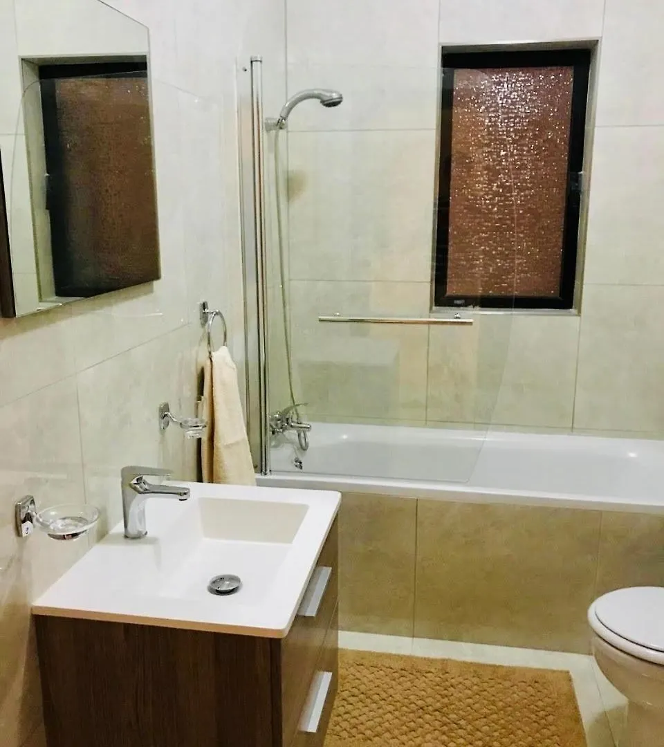 Apartment Central Comfort - 4 Bdr Apartment, Artfully Designed Gzira
