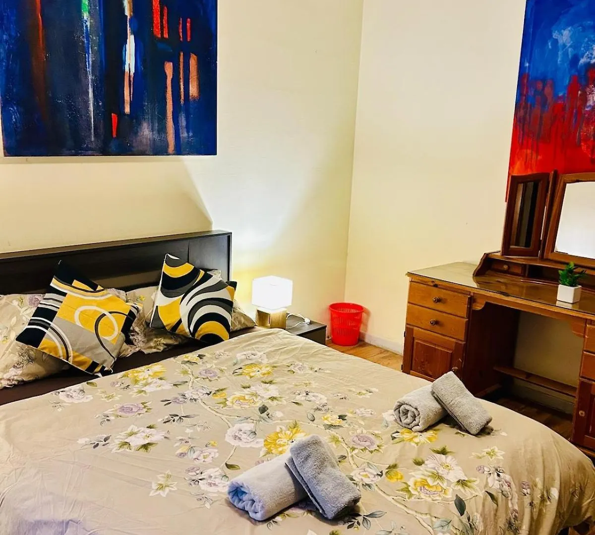 Central Comfort - 4 Bdr Apartment, Artfully Designed Gzira