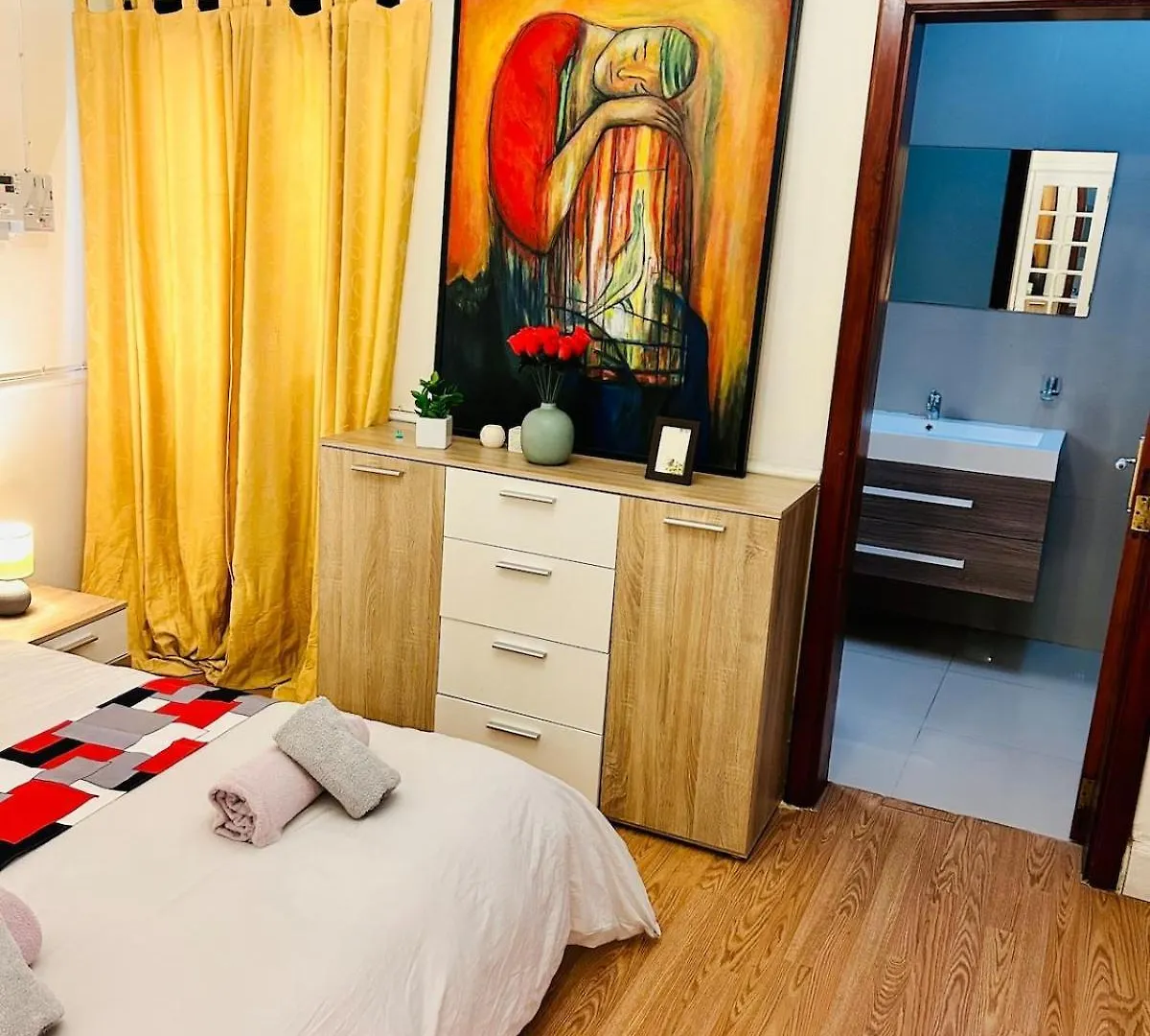 Central Comfort - 4 Bdr Apartment, Artfully Designed Gzira Malta