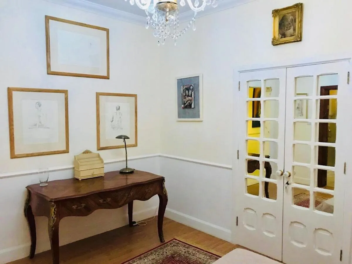 Central Comfort - 4 Bdr Apartment, Artfully Designed Gzira