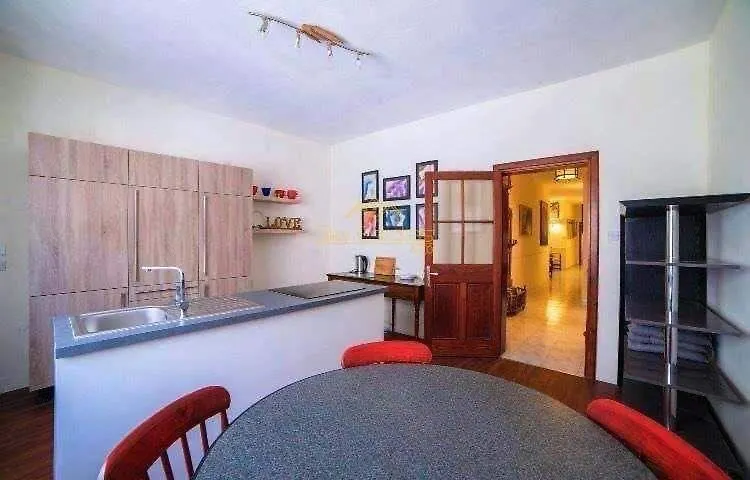 Central Comfort - 4 Bdr Apartment, Artfully Designed Gzira Apartment