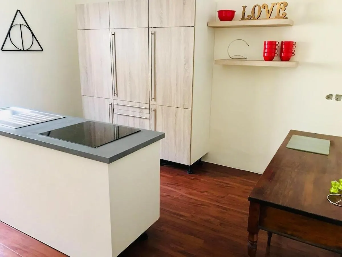 Central Comfort - 4 Bdr Apartment, Artfully Designed Gzira Apartment