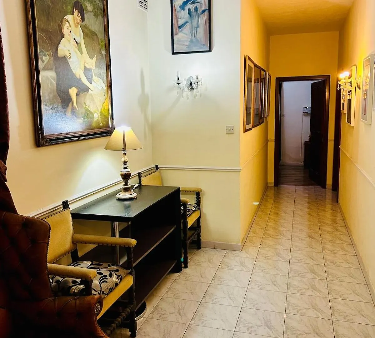 Central Comfort - 4 Bdr Apartment, Artfully Designed Gzira Apartment